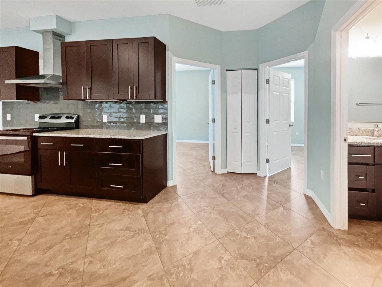 Image 16 of 20 For 2950 North Oriente Avenue Avenue N N-a