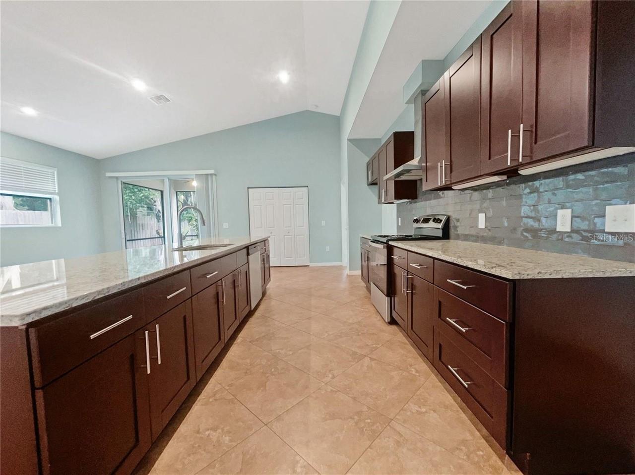 Image 17 of 20 For 2950 North Oriente Avenue Avenue N N-a