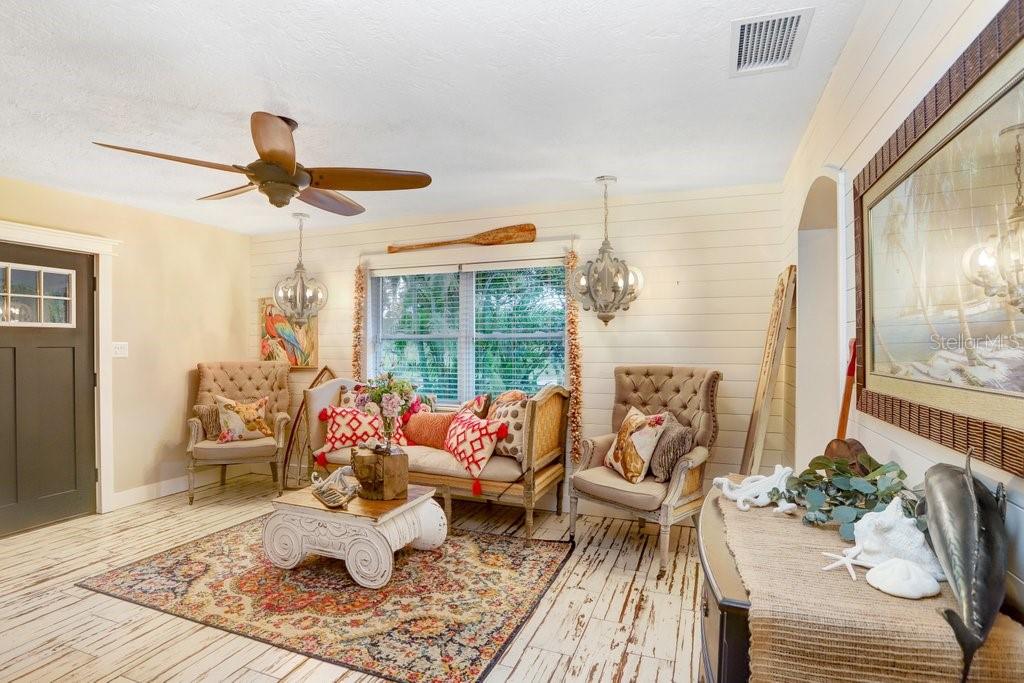 Image 15 of 40 For 8903 Donna Lu Drive