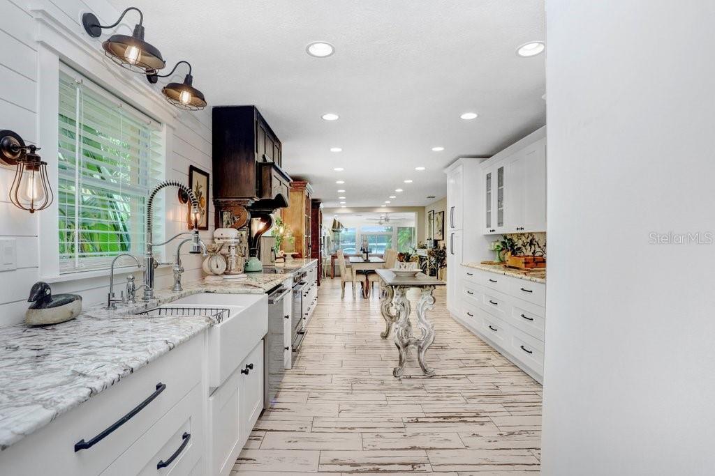 Image 16 of 40 For 8903 Donna Lu Drive