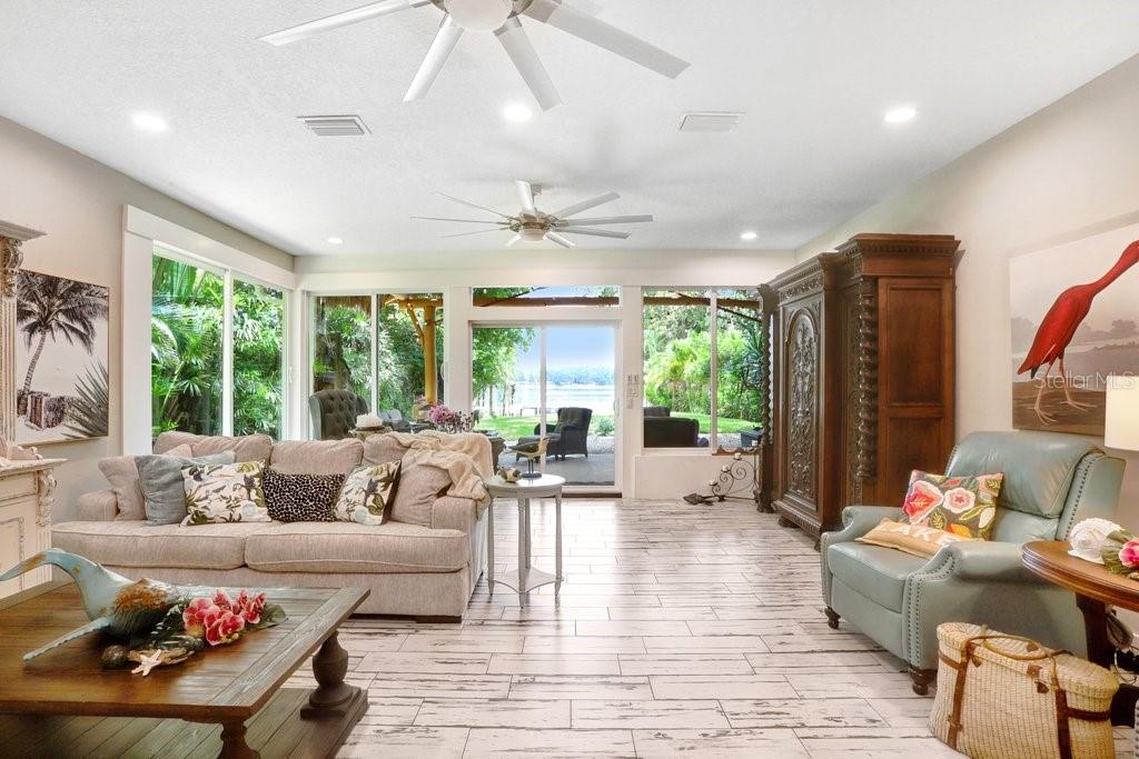 Image 22 of 40 For 8903 Donna Lu Drive