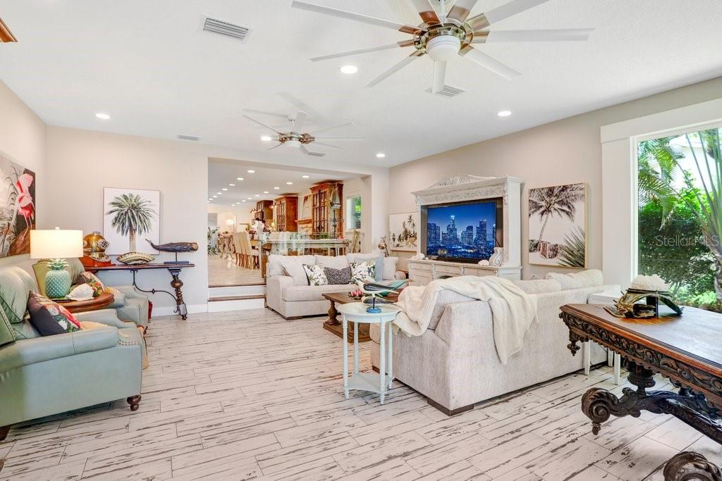 Image 23 of 40 For 8903 Donna Lu Drive