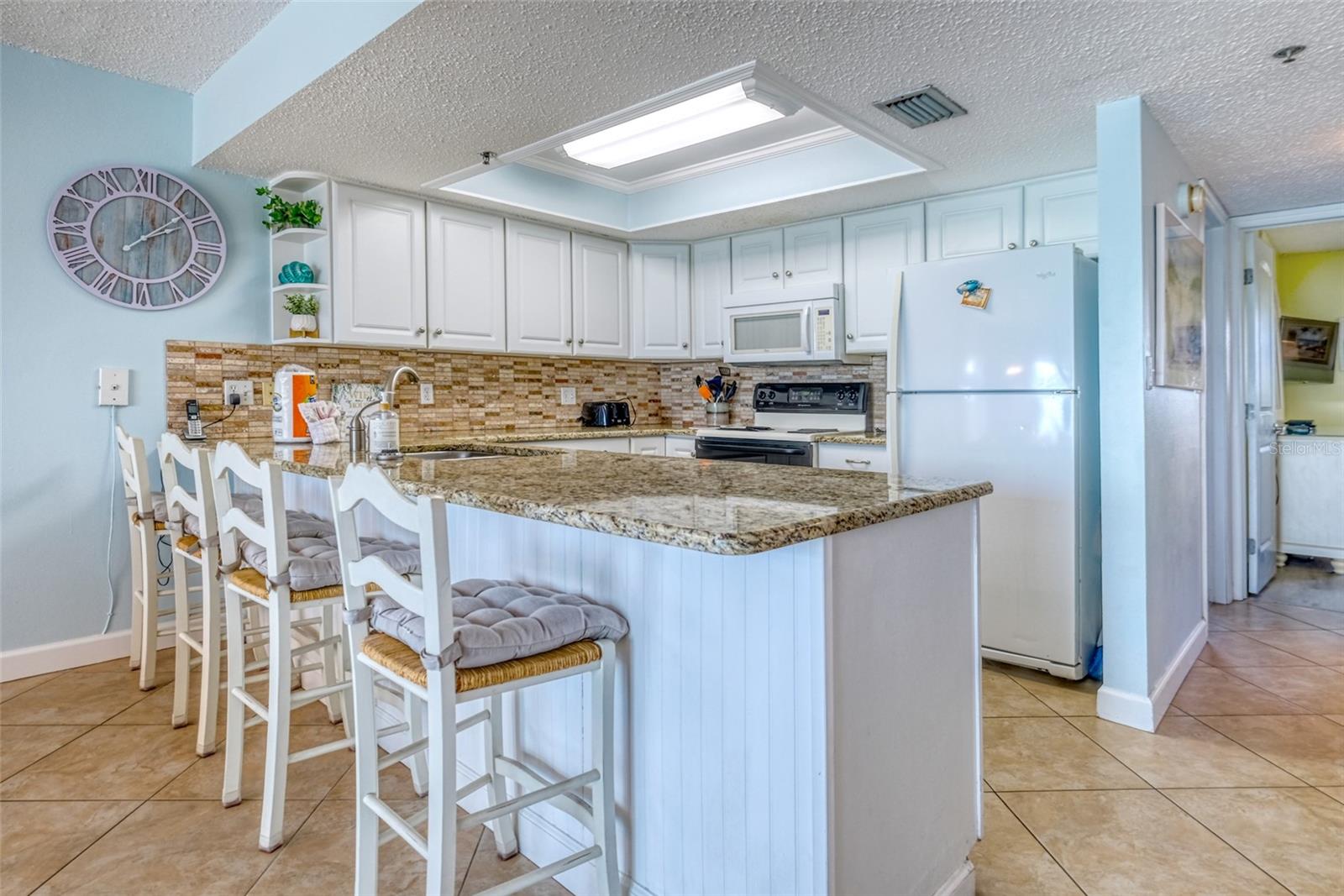 Image 16 of 49 For 18610 Gulf Boulevard 607