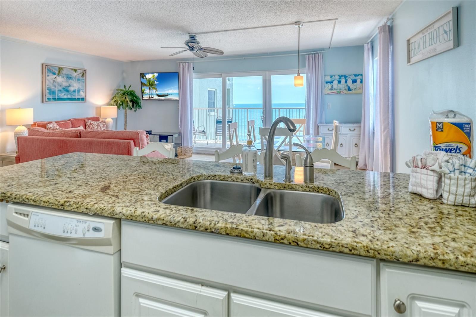 Image 20 of 49 For 18610 Gulf Boulevard 607
