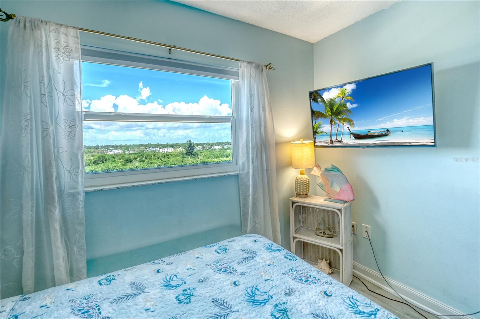 Image 25 of 49 For 18610 Gulf Boulevard 607