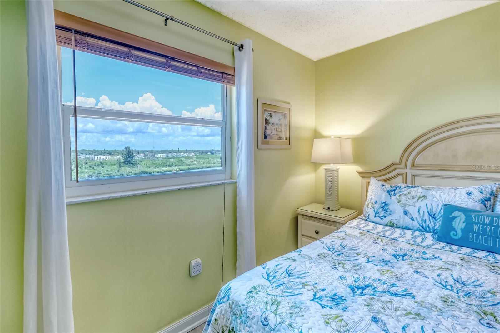 Image 27 of 49 For 18610 Gulf Boulevard 607