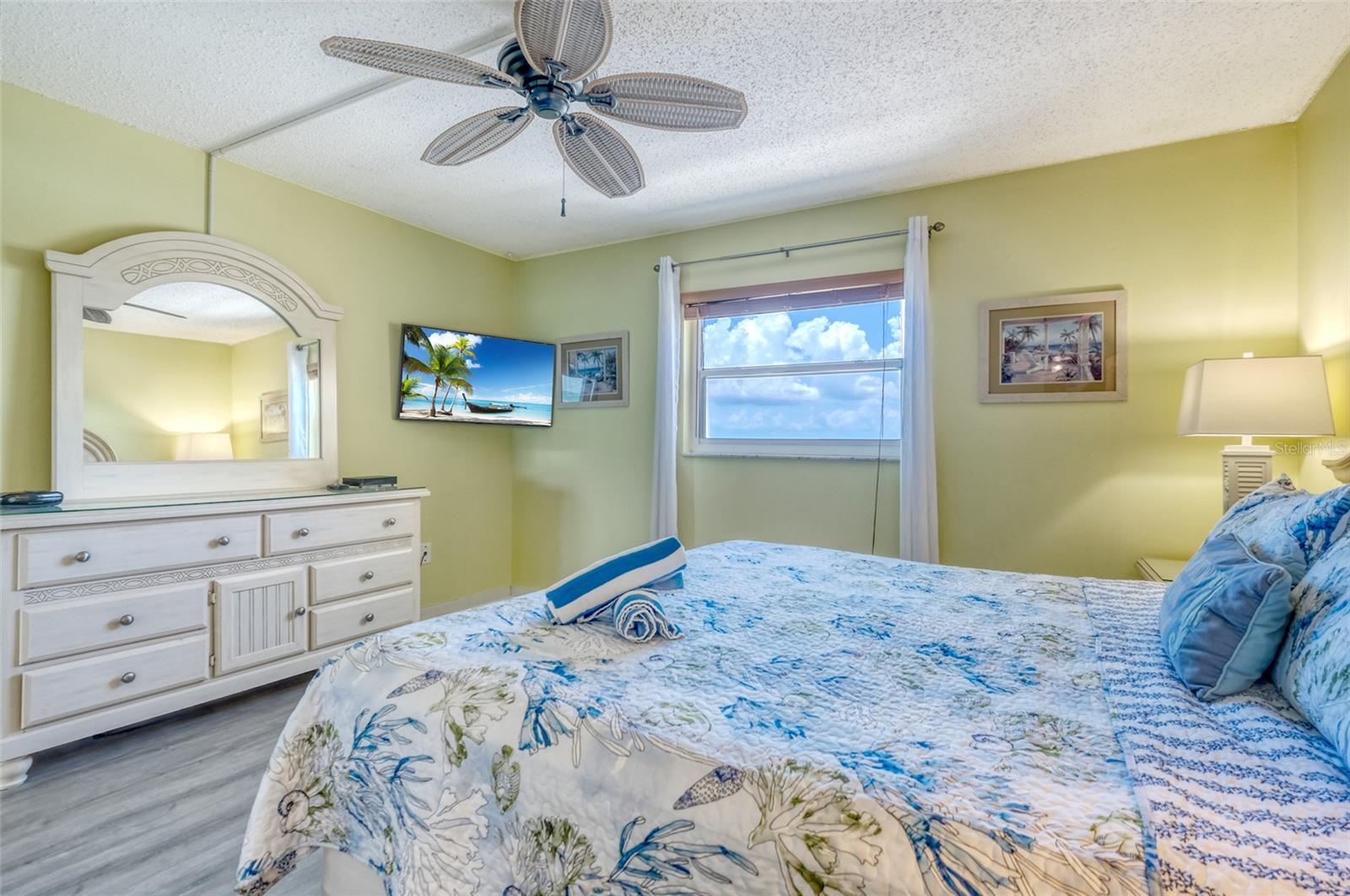 Image 28 of 49 For 18610 Gulf Boulevard 607