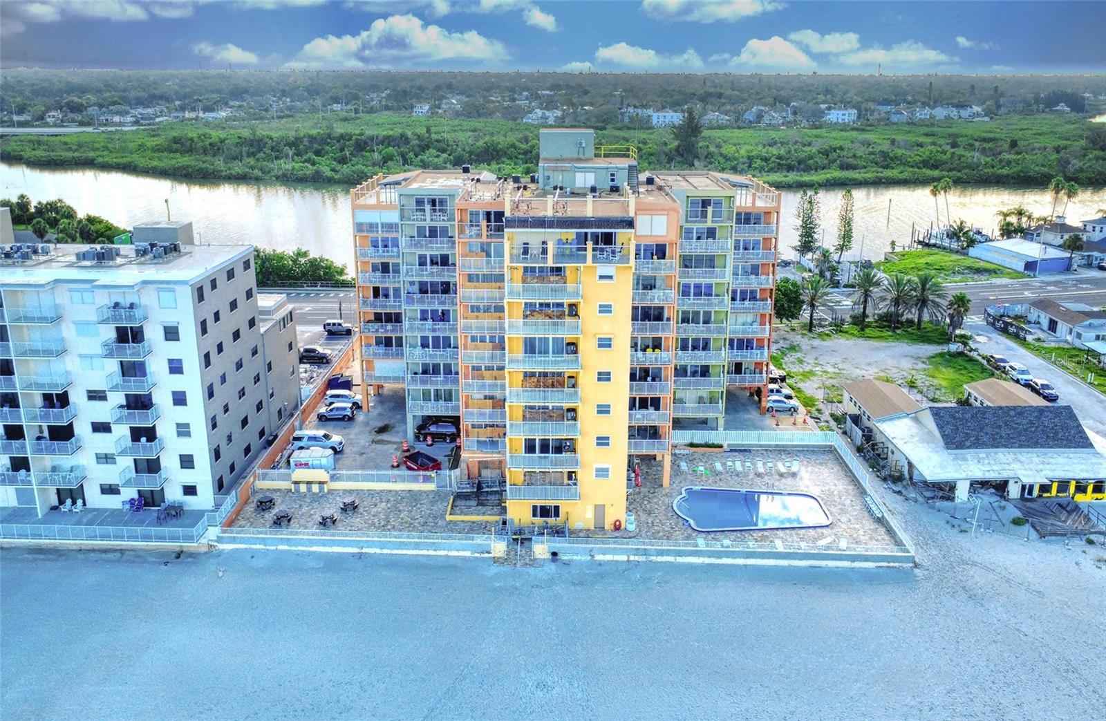 Image 45 of 49 For 18610 Gulf Boulevard 607