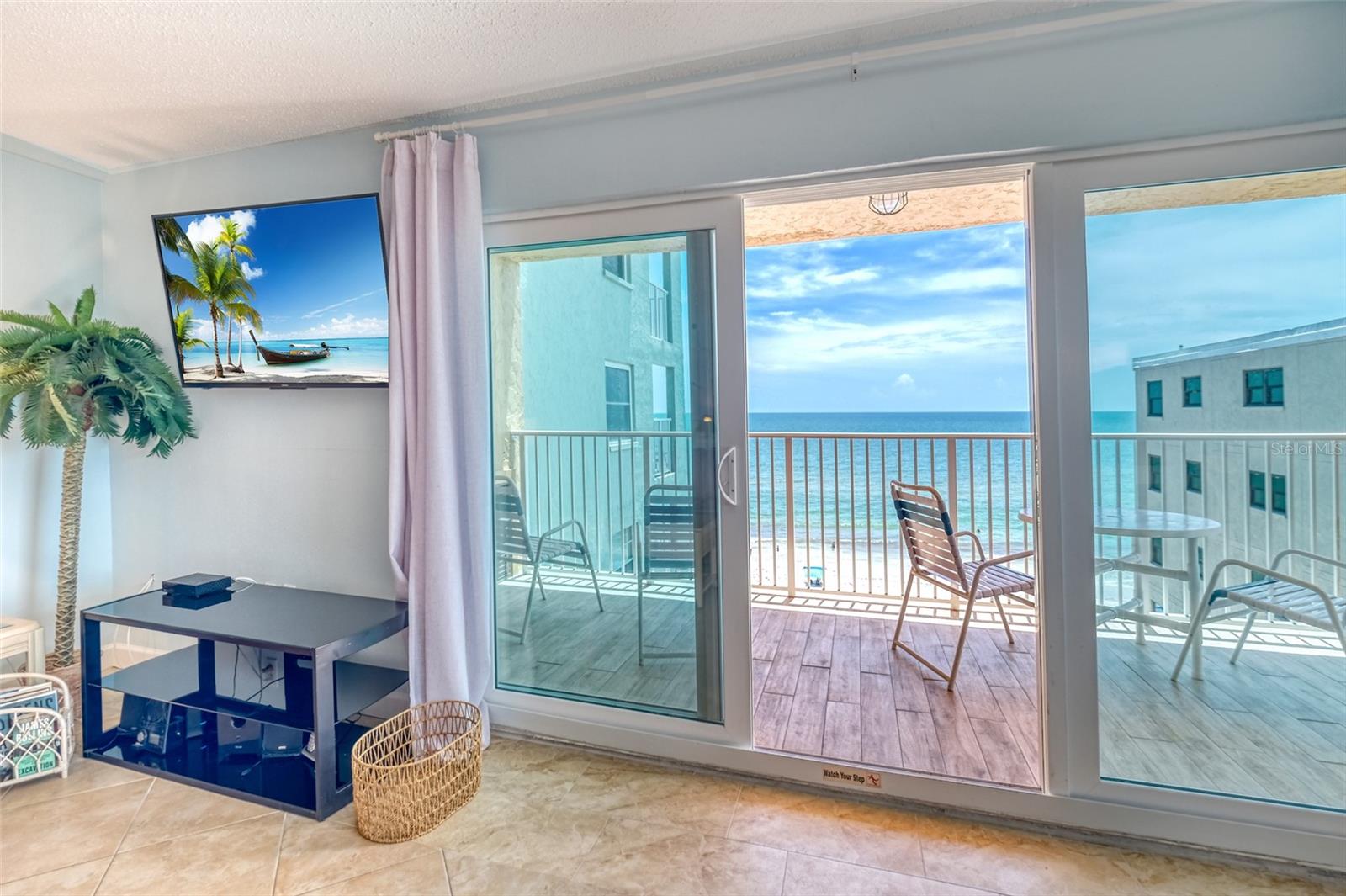 Image 8 of 49 For 18610 Gulf Boulevard 607