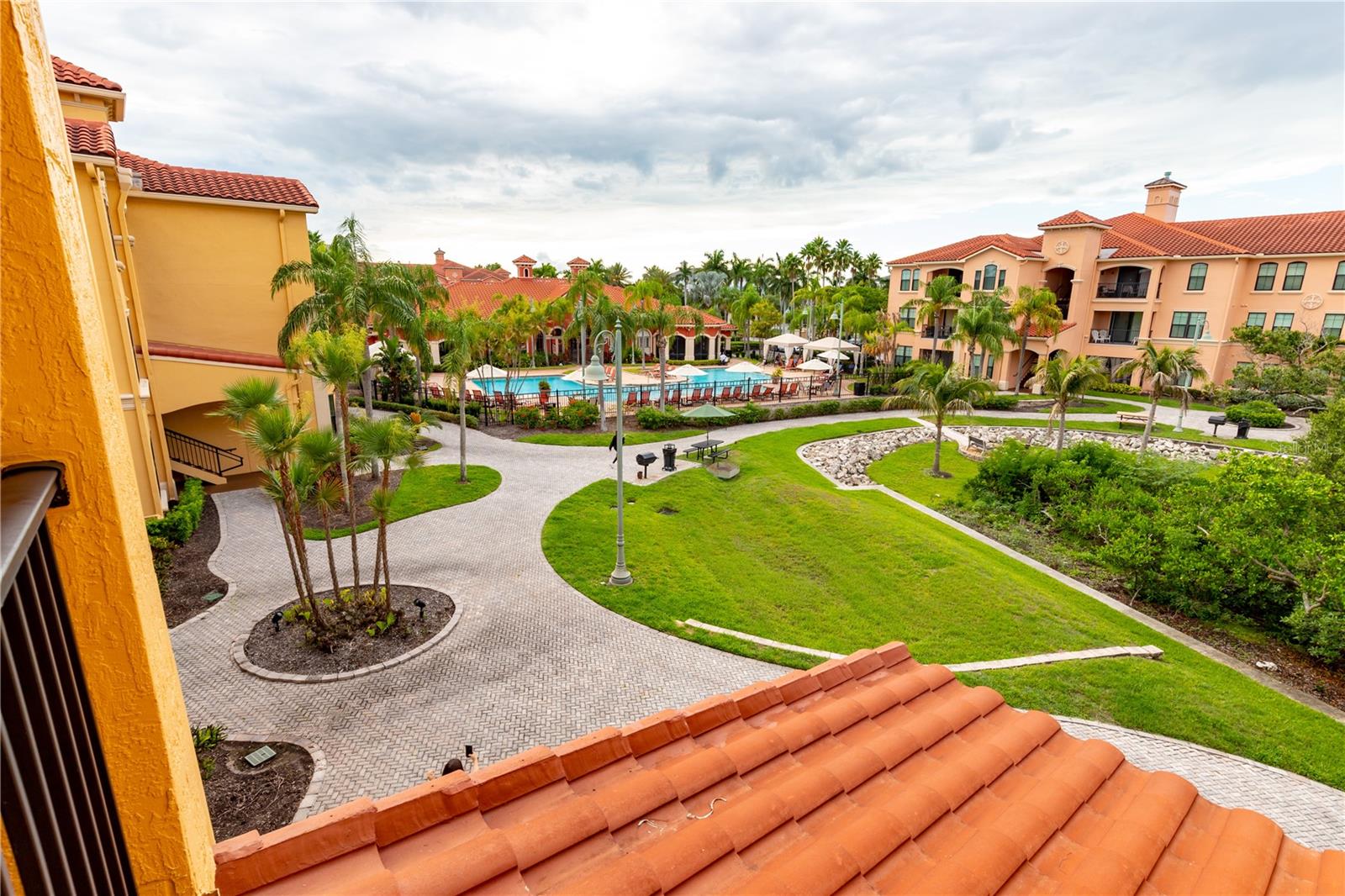 Image 40 of 50 For 2724 Via Murano 639