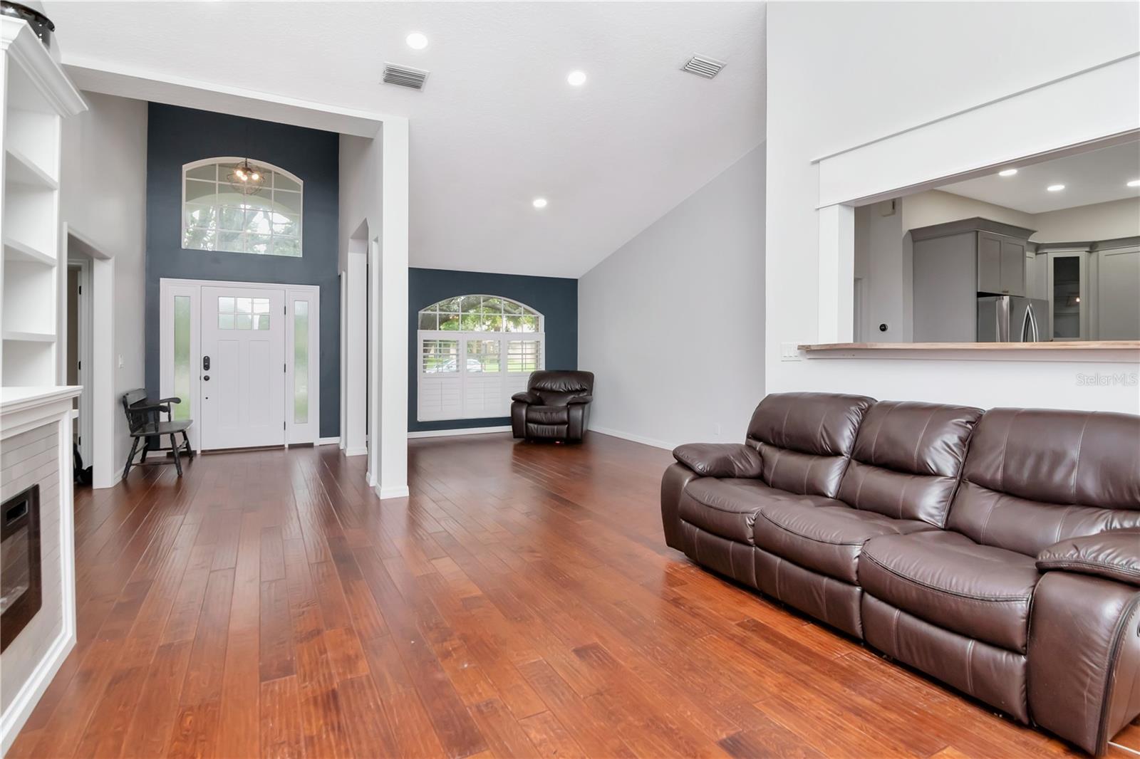 Image 11 of 64 For 18004 Clear Lake Drive