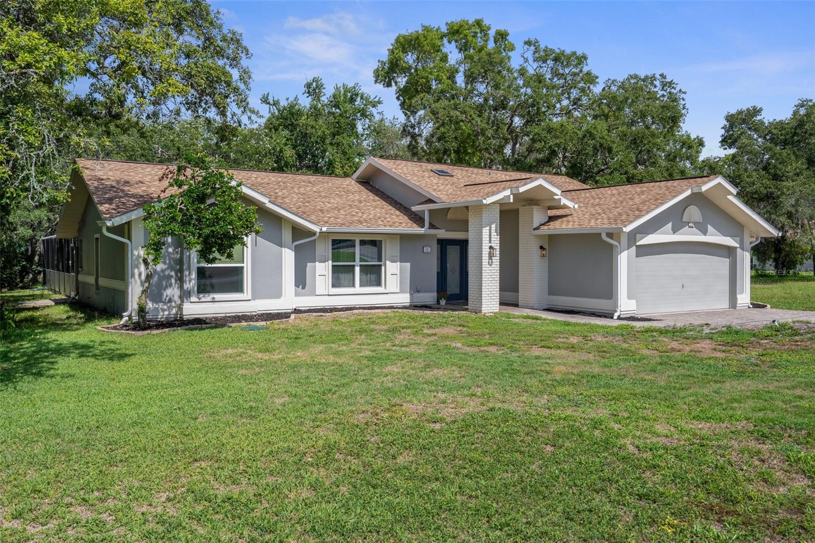 Listing photo id 8 for 204 Oak Lake Drive