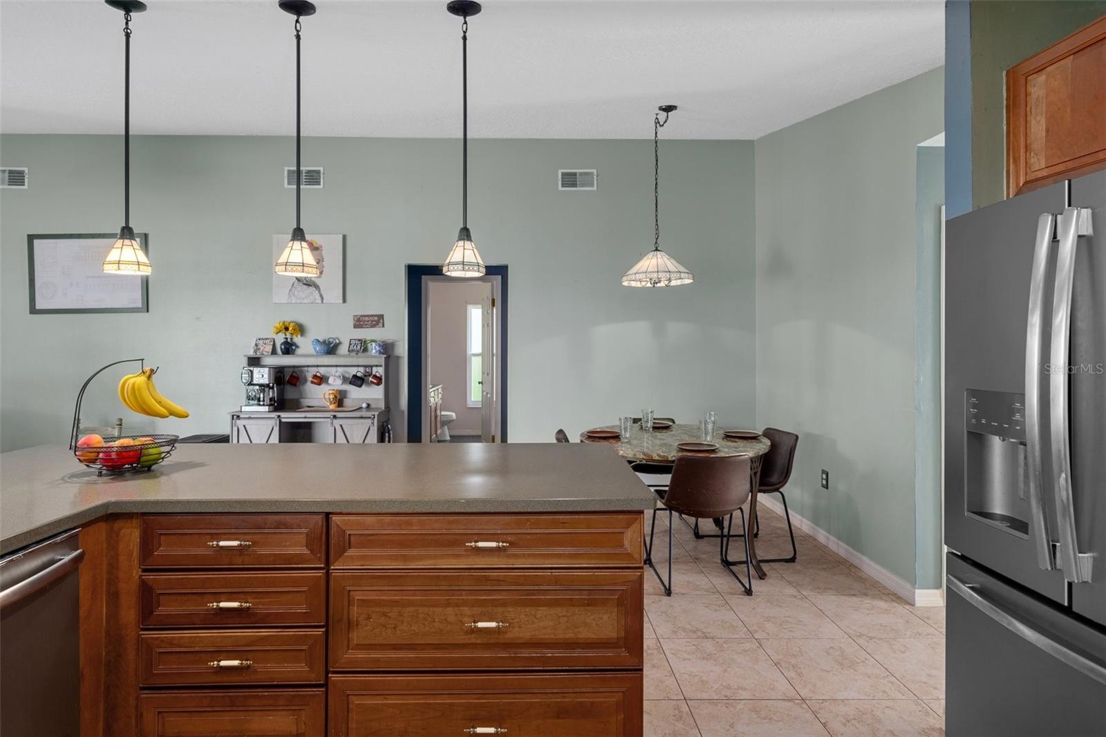 Listing photo id 21 for 204 Oak Lake Drive