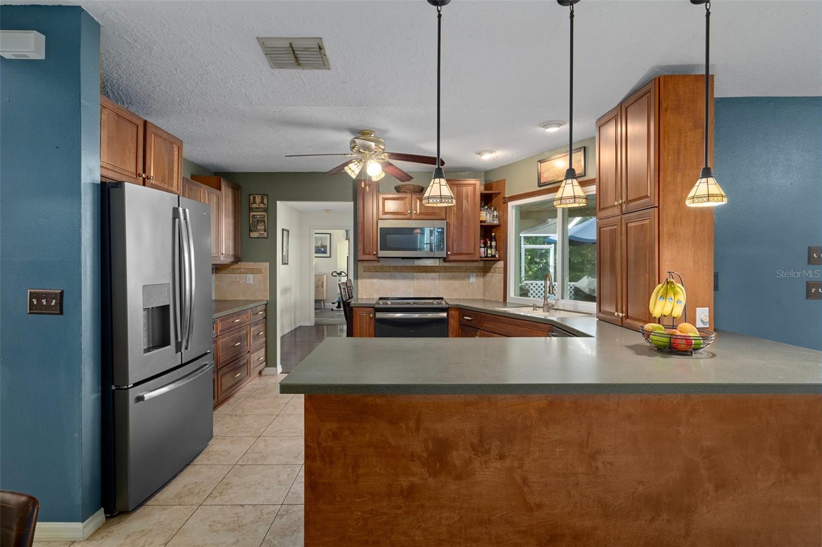 Listing photo id 22 for 204 Oak Lake Drive