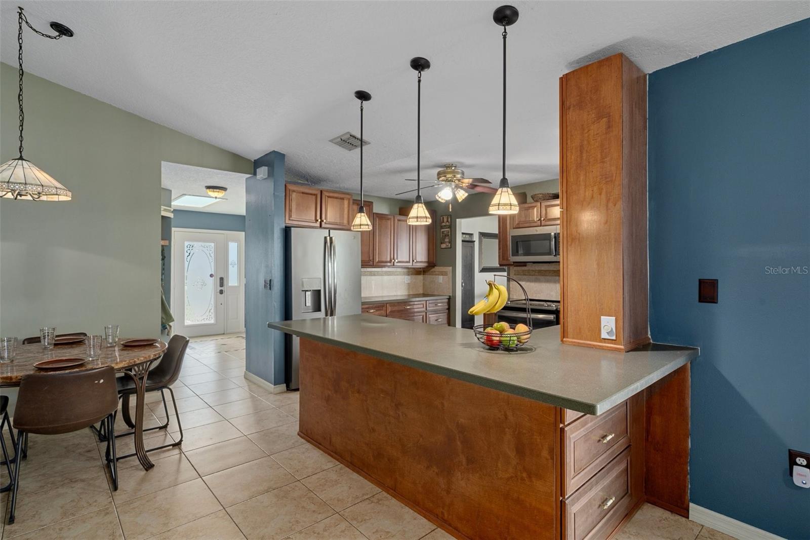Listing photo id 25 for 204 Oak Lake Drive