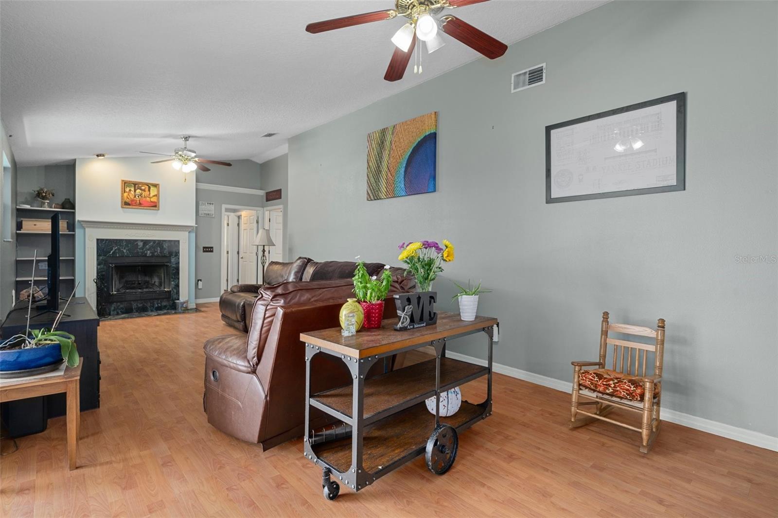 Listing photo id 26 for 204 Oak Lake Drive