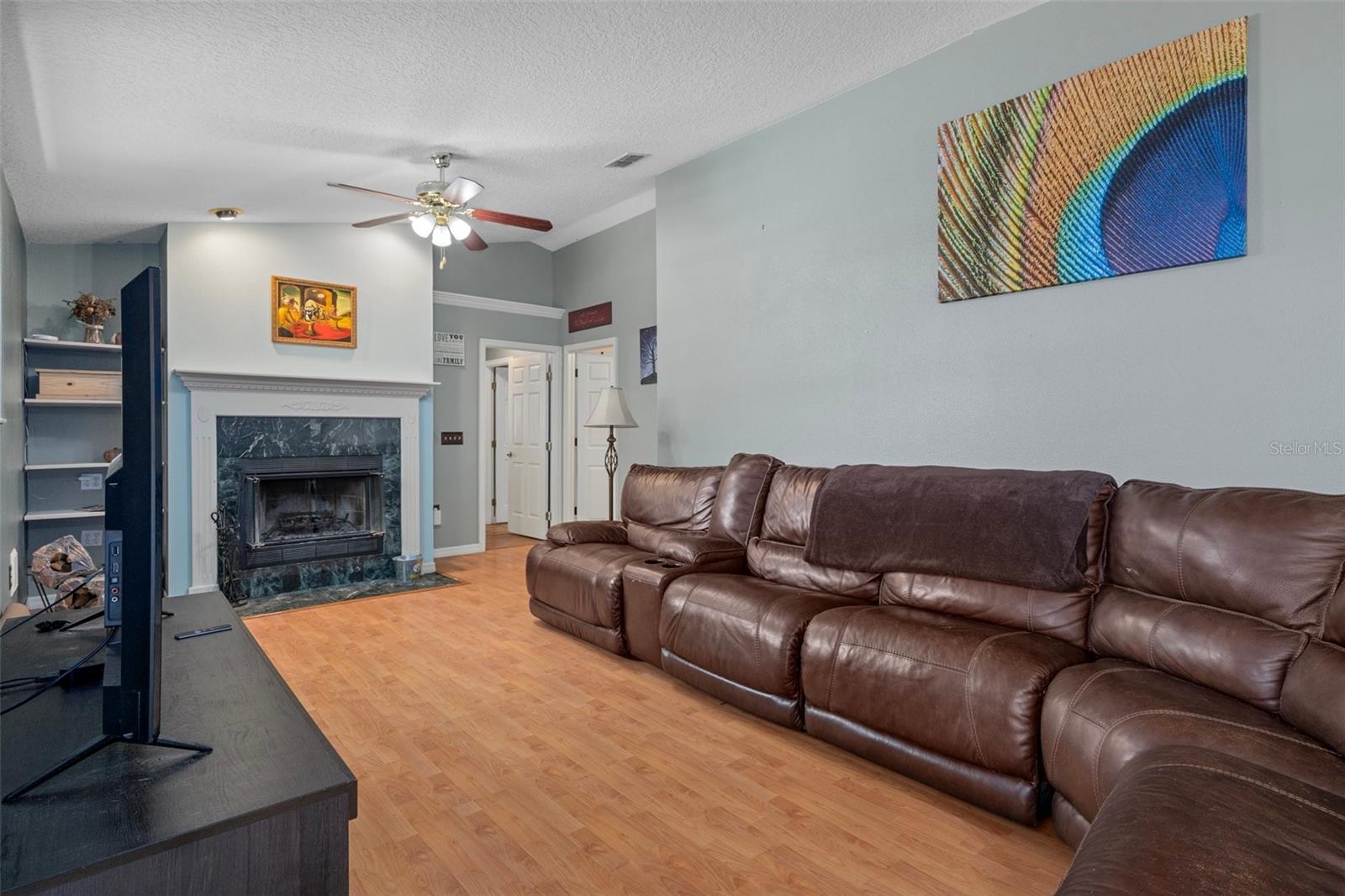 Listing photo id 27 for 204 Oak Lake Drive