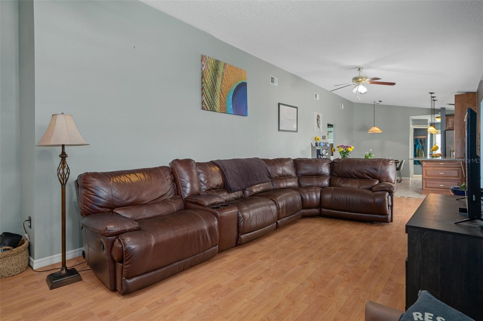 Listing photo id 28 for 204 Oak Lake Drive