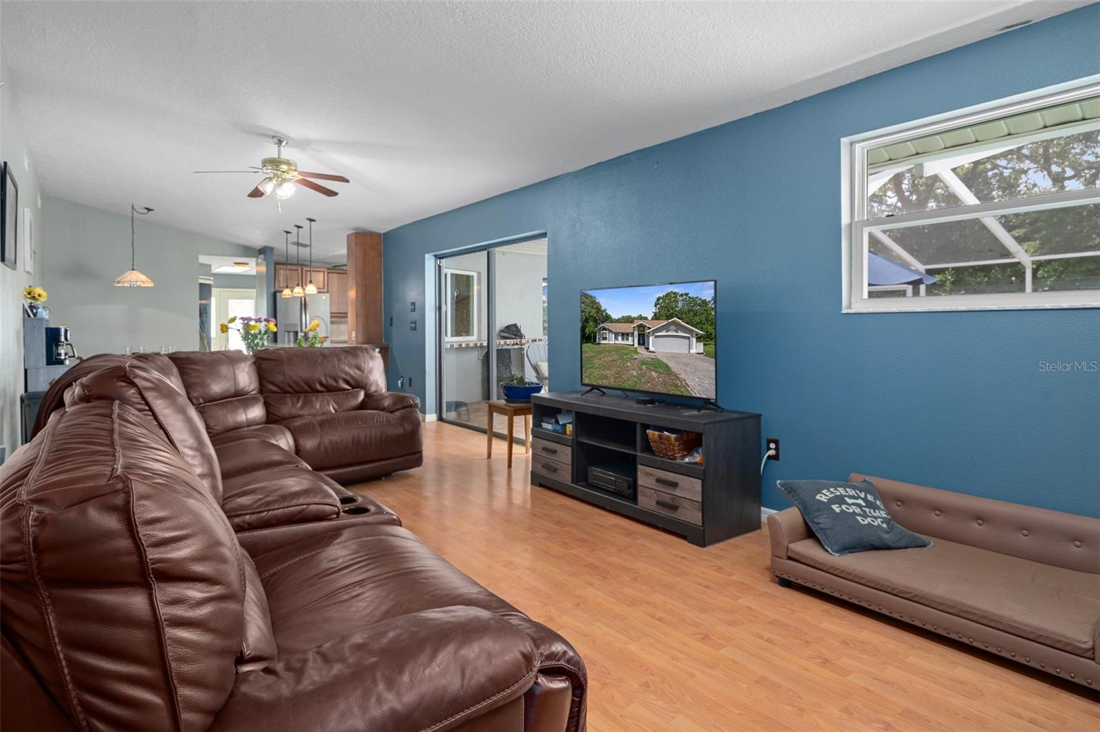 Listing photo id 29 for 204 Oak Lake Drive