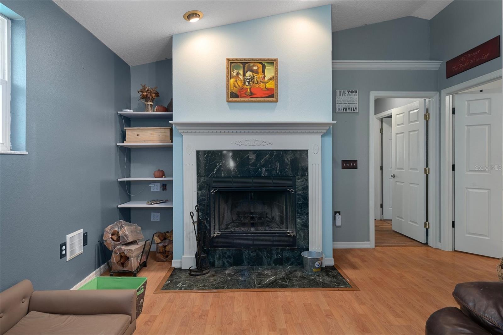 Listing photo id 30 for 204 Oak Lake Drive