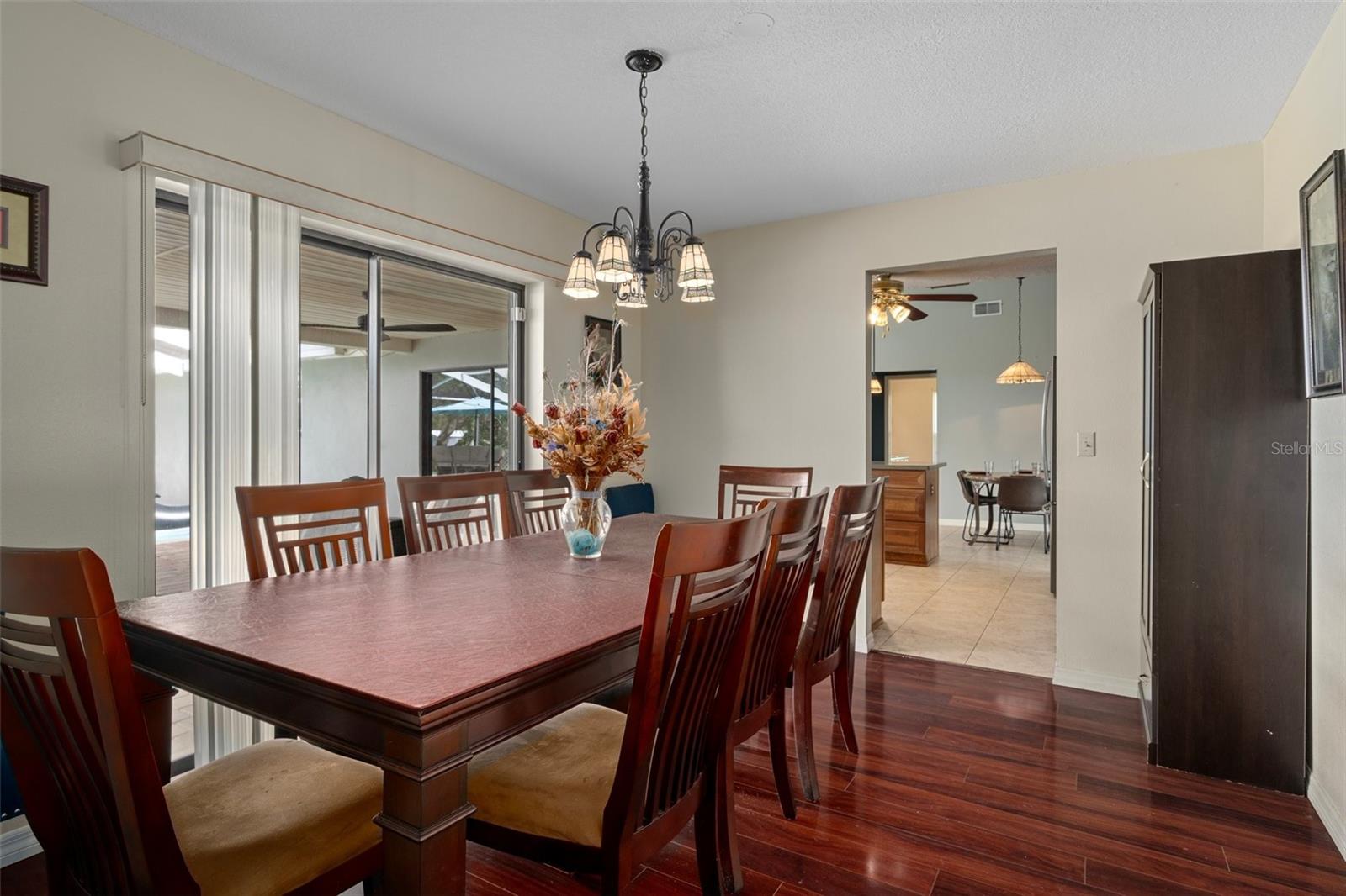 Listing photo id 32 for 204 Oak Lake Drive