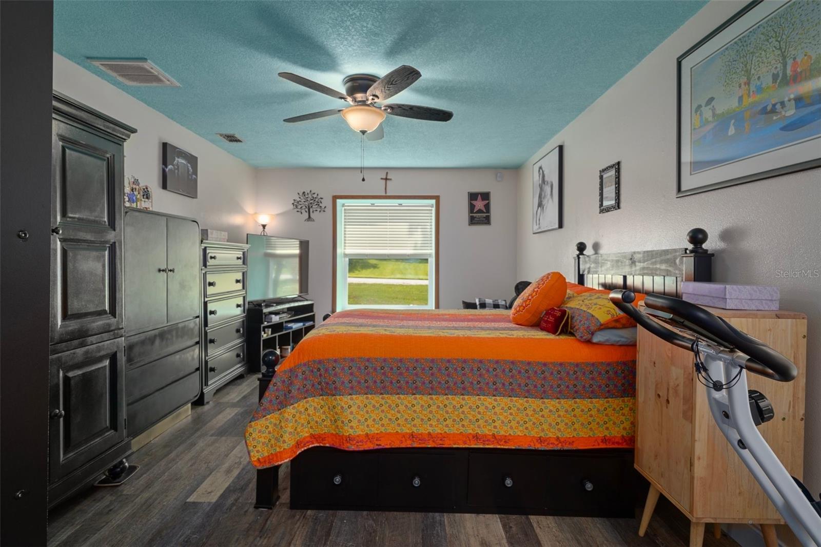 Listing photo id 35 for 204 Oak Lake Drive