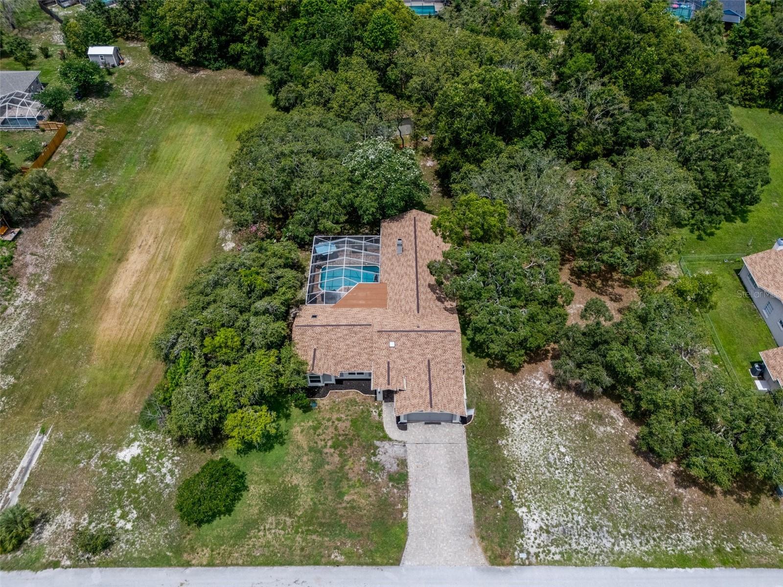 Listing photo id 2 for 204 Oak Lake Drive