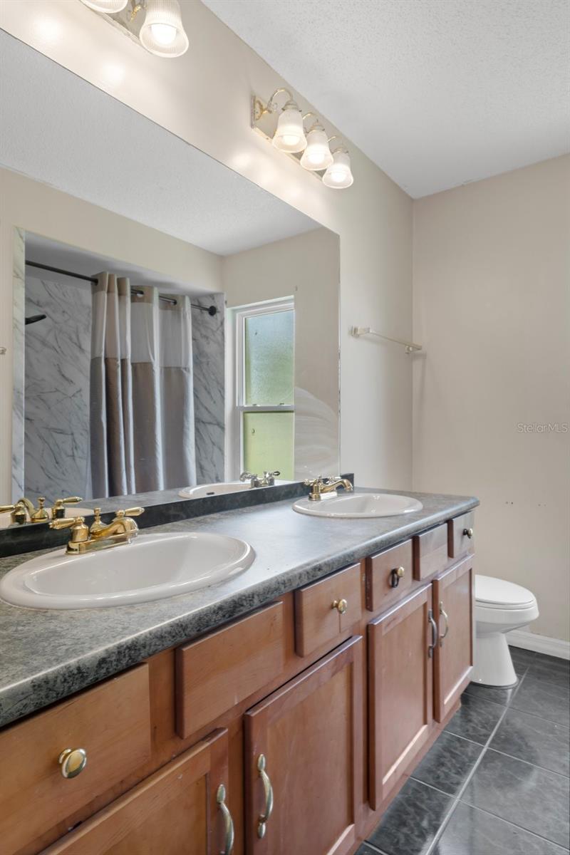 Listing photo id 44 for 204 Oak Lake Drive