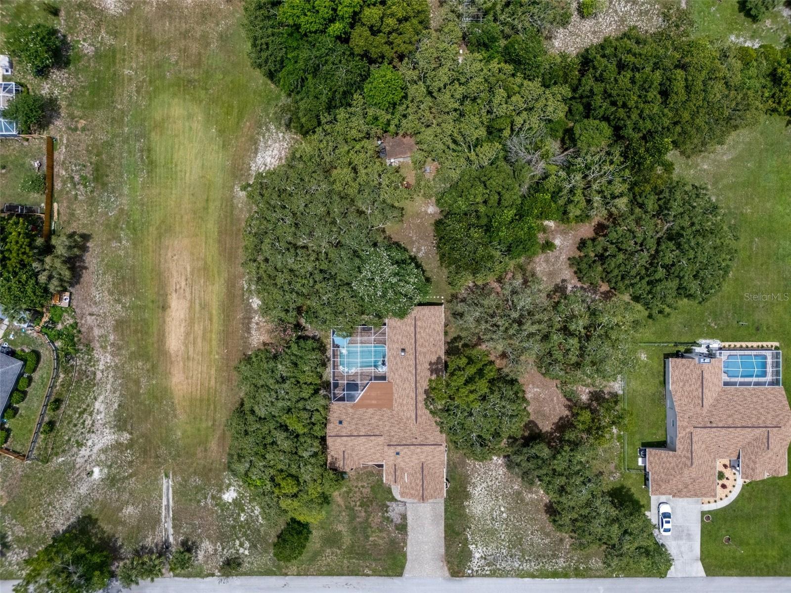 Listing photo id 3 for 204 Oak Lake Drive