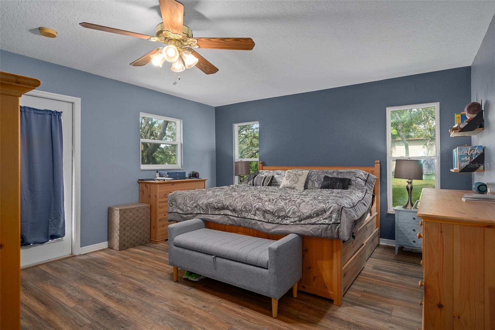 Listing photo id 50 for 204 Oak Lake Drive