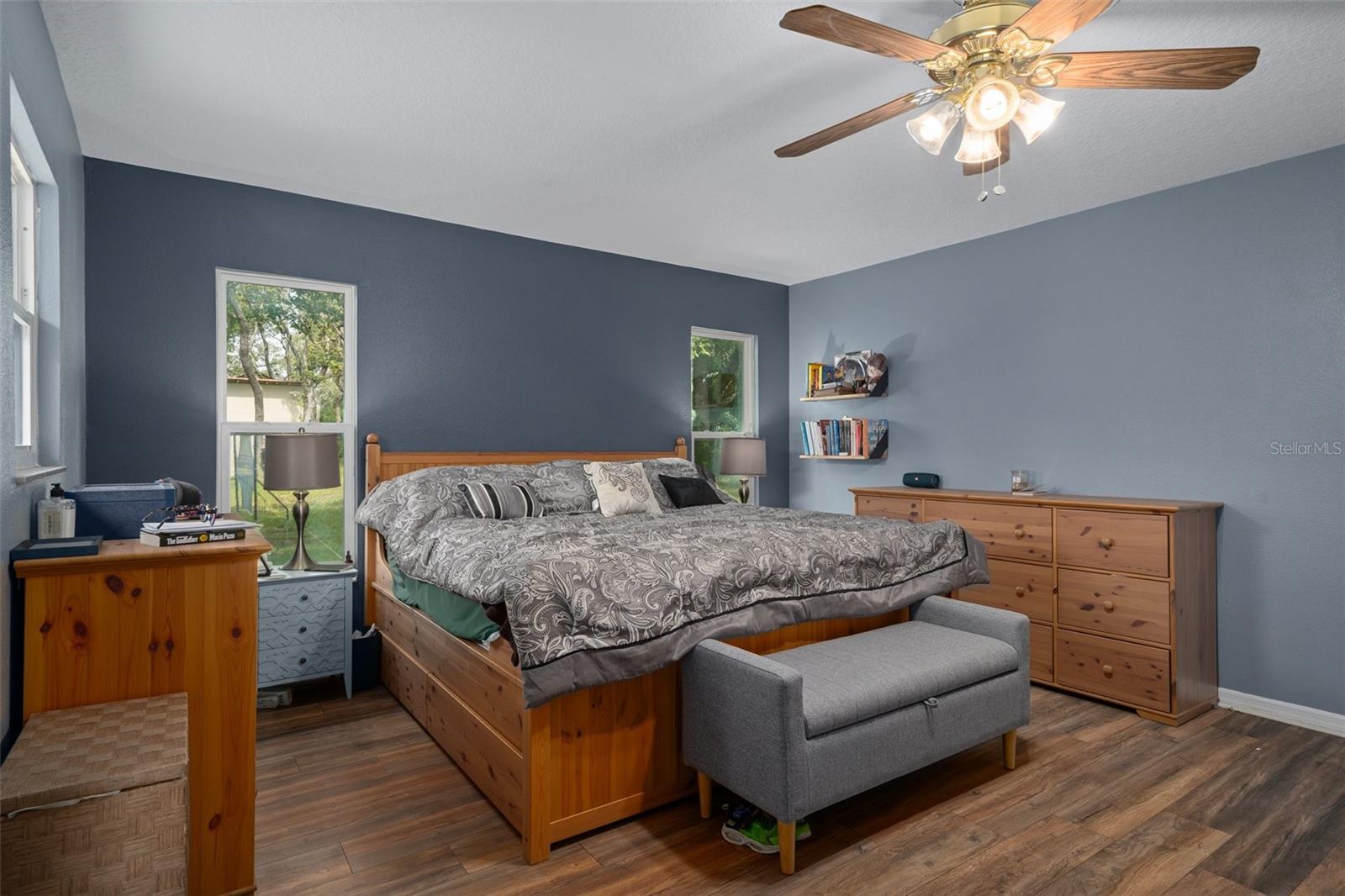 Listing photo id 51 for 204 Oak Lake Drive