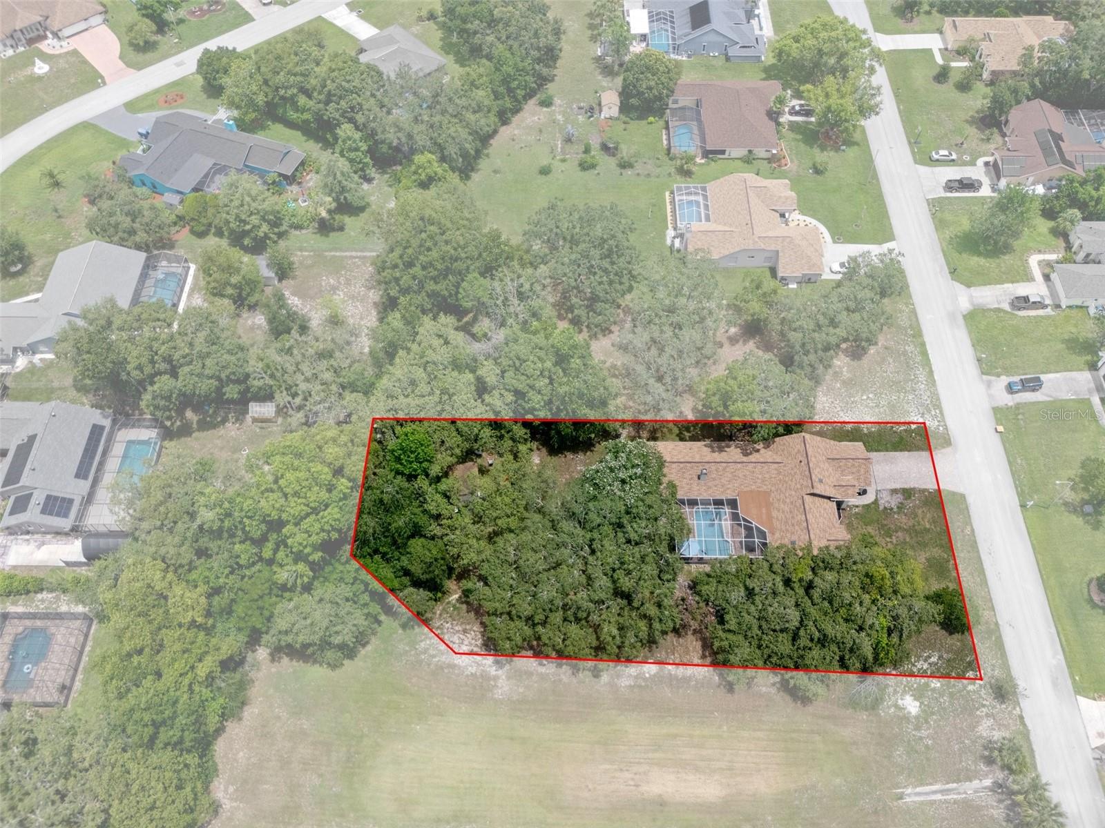 Listing photo id 4 for 204 Oak Lake Drive