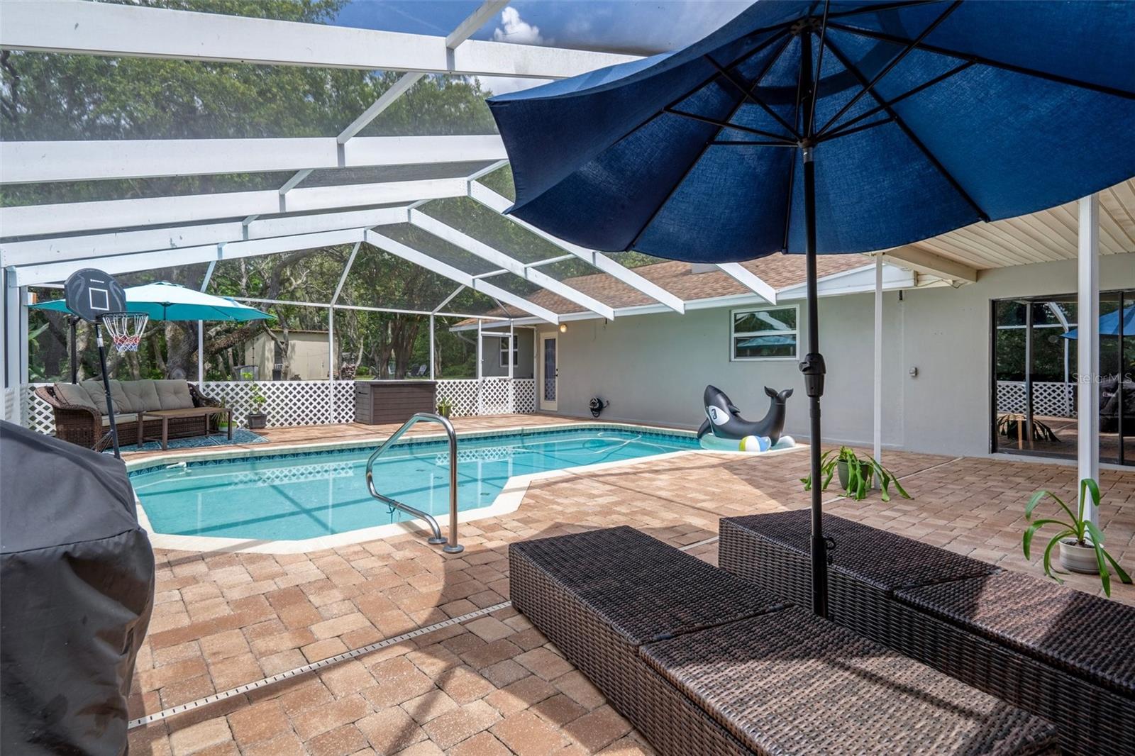Listing photo id 58 for 204 Oak Lake Drive