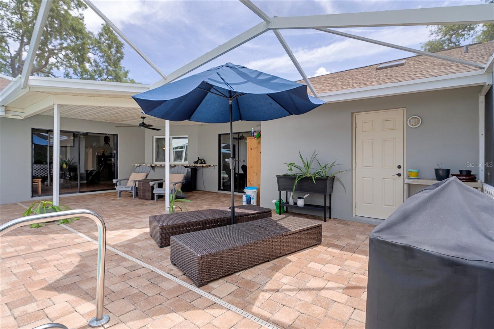 Listing photo id 59 for 204 Oak Lake Drive