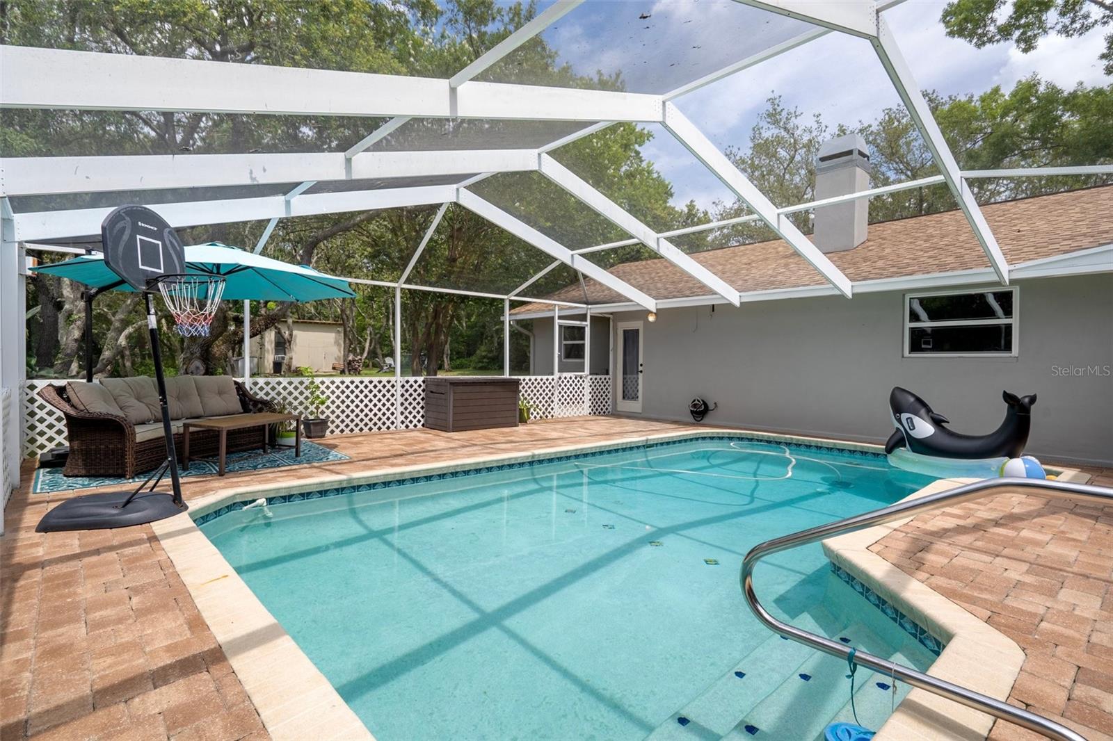 Listing photo id 60 for 204 Oak Lake Drive