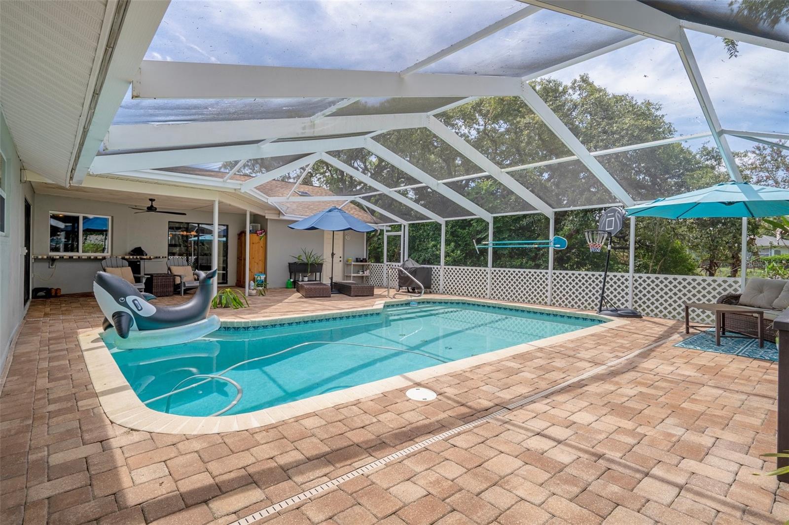 Listing photo id 61 for 204 Oak Lake Drive