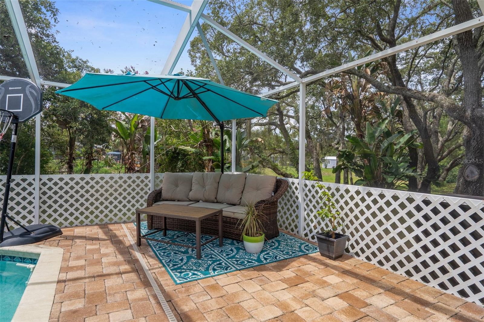 Listing photo id 63 for 204 Oak Lake Drive