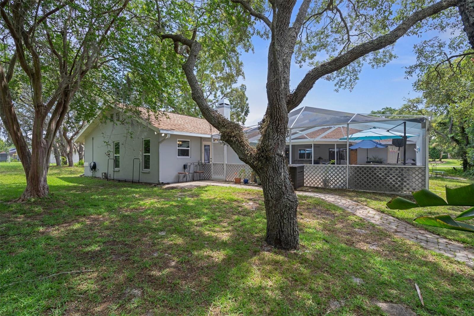 Listing photo id 66 for 204 Oak Lake Drive