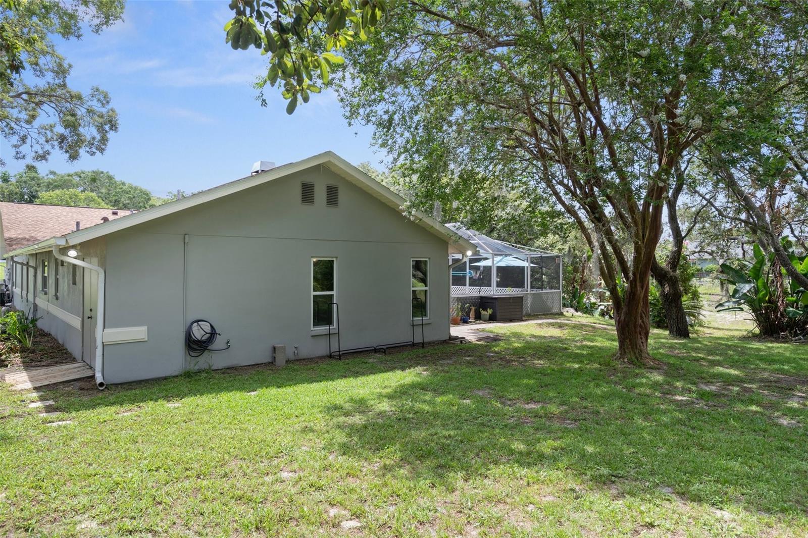 Listing photo id 67 for 204 Oak Lake Drive