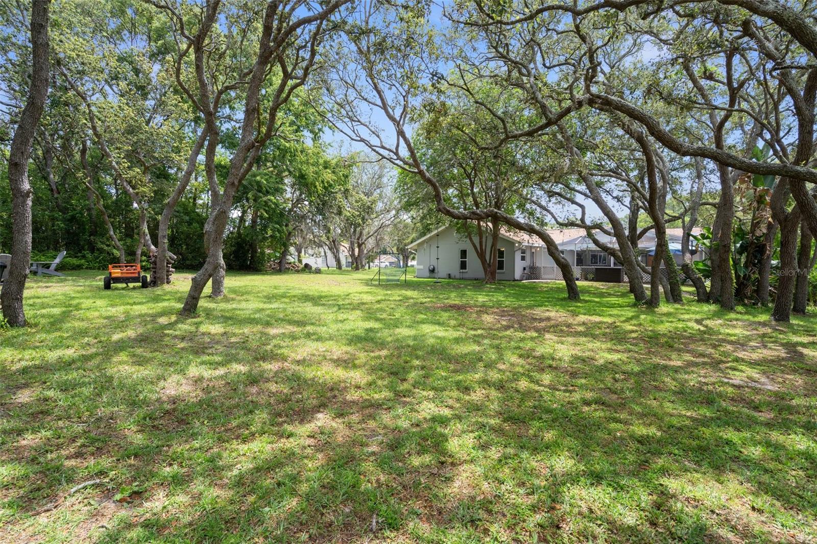 Listing photo id 70 for 204 Oak Lake Drive