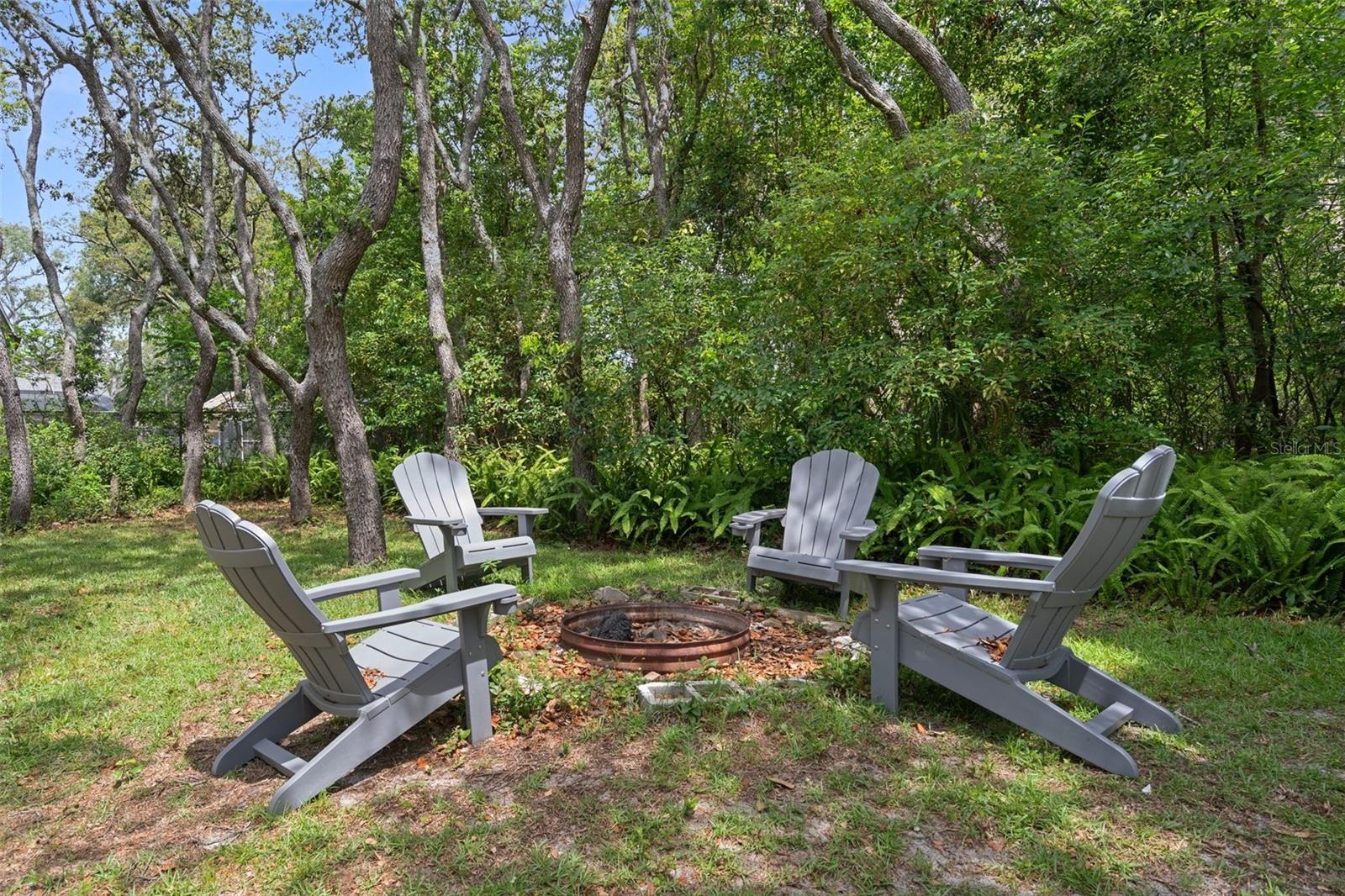 Listing photo id 71 for 204 Oak Lake Drive