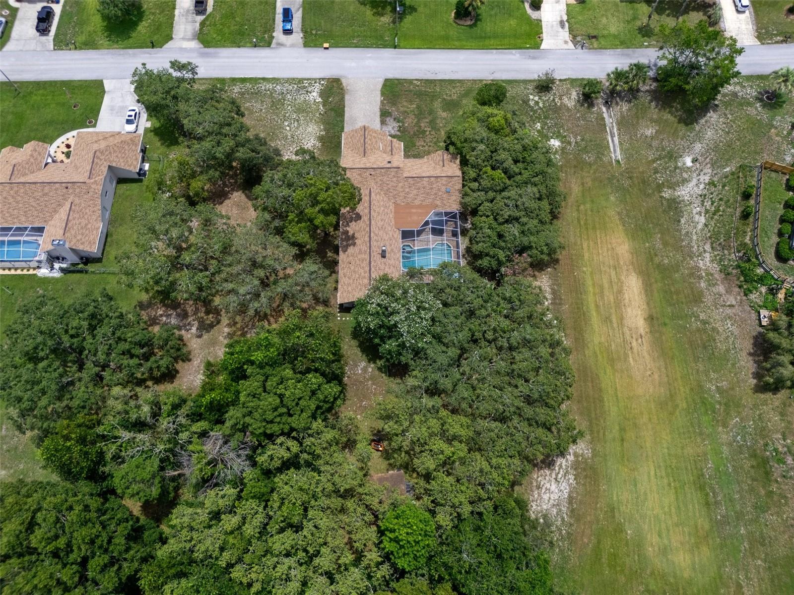 Listing photo id 72 for 204 Oak Lake Drive