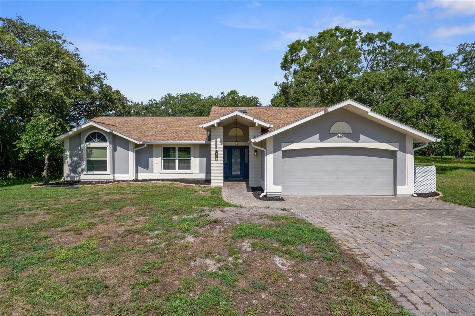 Listing photo id 7 for 204 Oak Lake Drive