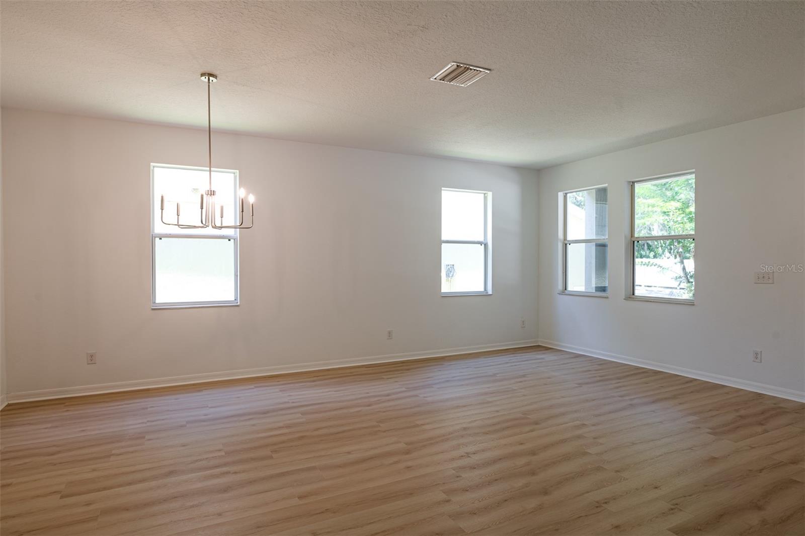 Image 23 of 44 For 10605 Marsanne Place