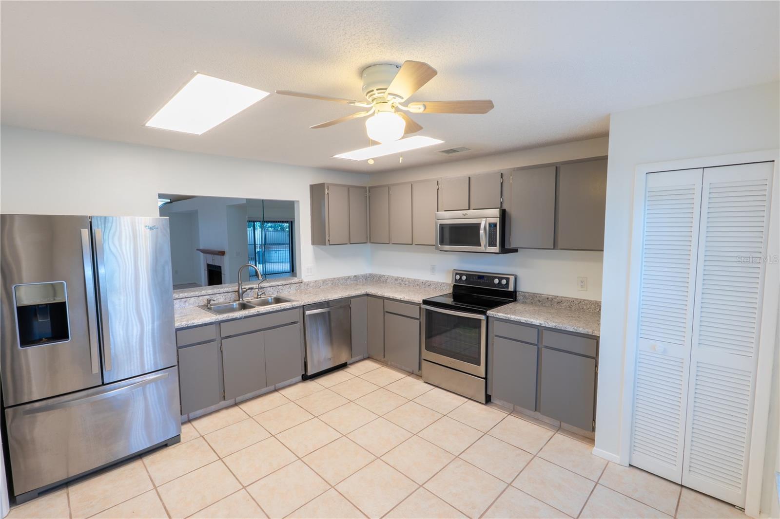 Image 17 of 32 For 15028 Redcliff Drive