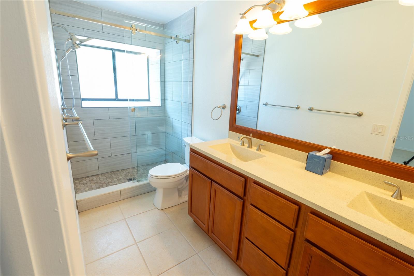 Image 21 of 32 For 15028 Redcliff Drive