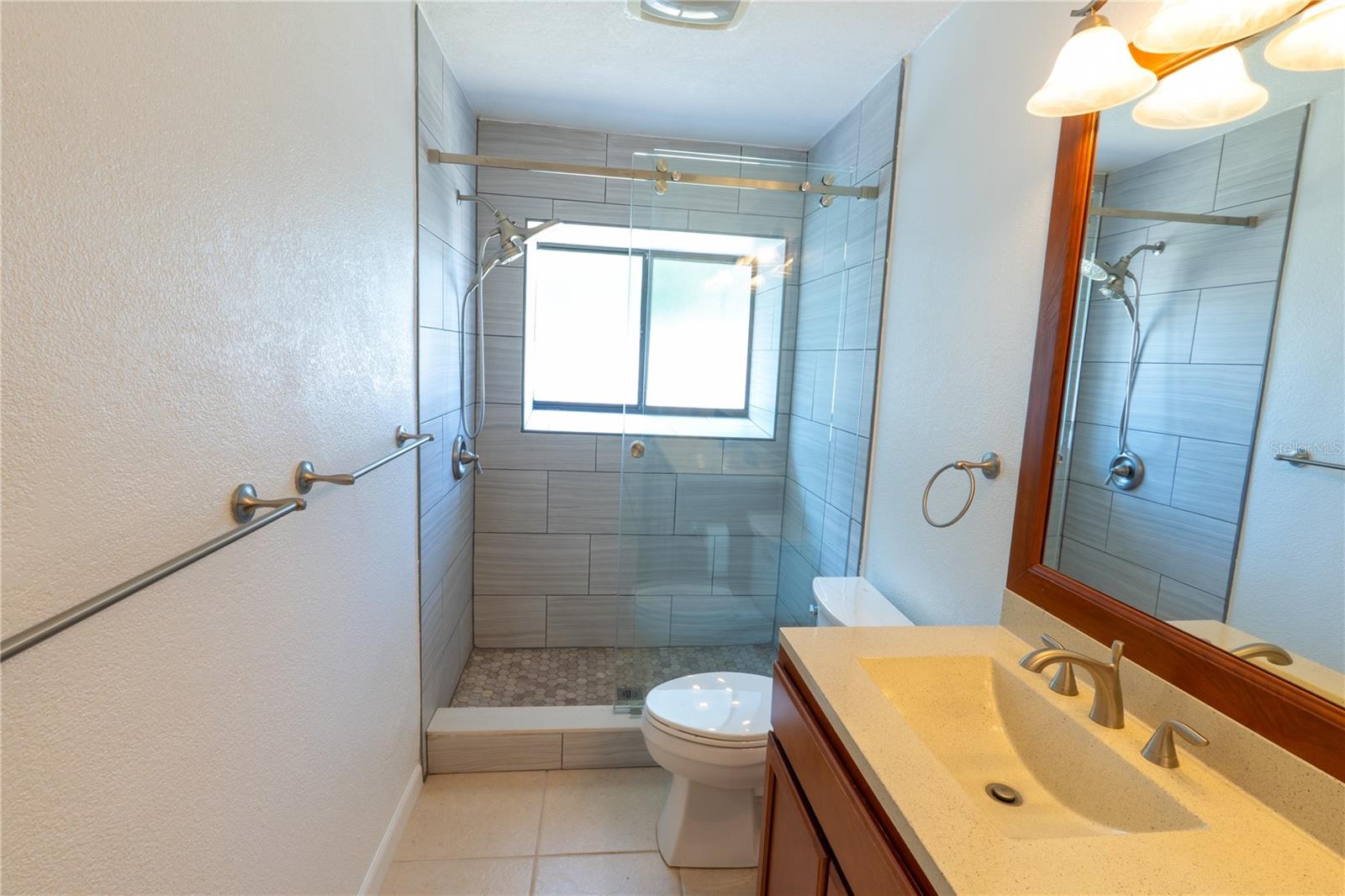 Image 22 of 32 For 15028 Redcliff Drive