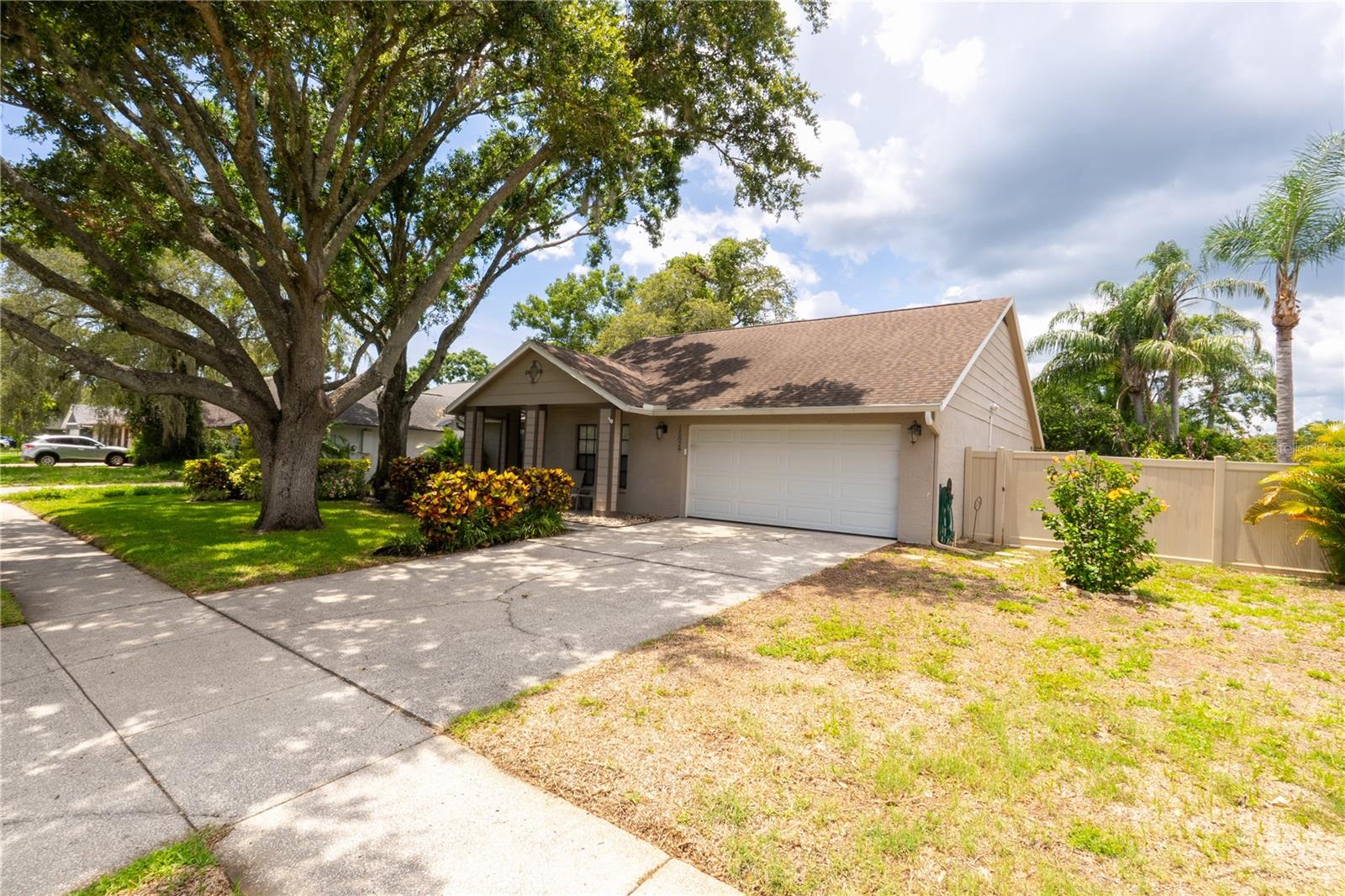 Image 5 of 32 For 15028 Redcliff Drive