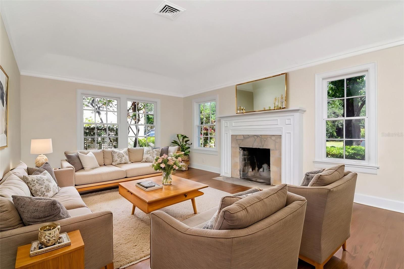 Image 10 of 53 For 560 Bosphorous Avenue