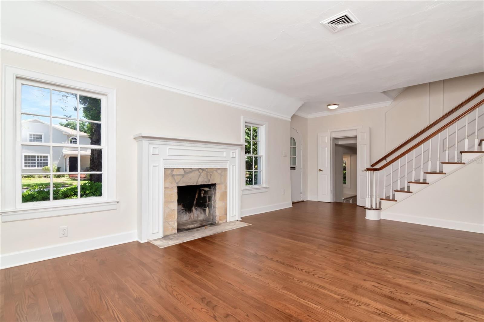 Image 11 of 53 For 560 Bosphorous Avenue